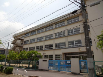 市立深野小学校まで646m