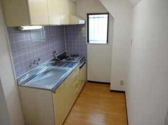 お部屋に匂いがつきにくい独立したキッチンです