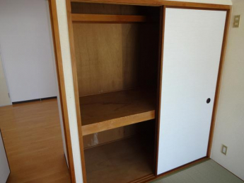 和室６畳の押し入れです