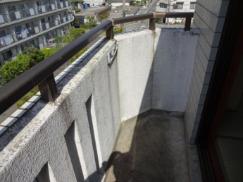 北バルコニーですが隣家と距離が有るため明るさは十分です