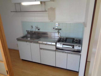 ２口ガラストップコンロ付きのキッチン料理の幅が広がります