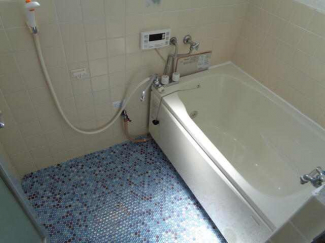 清潔感のあるお風呂です