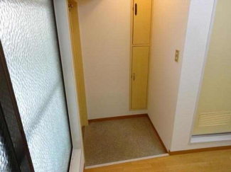 シューズボックス付きの玄関です