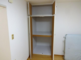 洋室の収納です