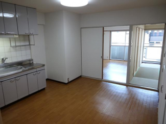 ローカ側から見たダイニング