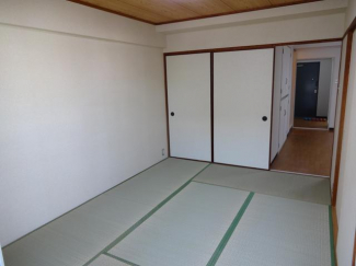 バルコニー側から見た和室