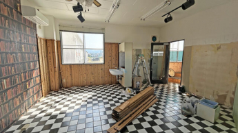 ２階－洋間約１３帖２