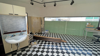 ２階－洋間約１３帖３