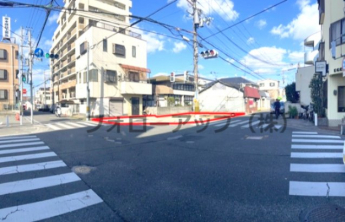 前面道路含む現地写真です