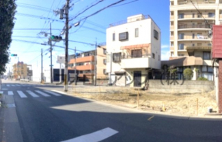 前面道路含む現地写真です