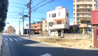 前面道路含む現地写真です