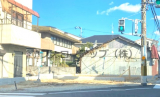 前面道路含む現地写真です