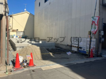 前面道路含む現地写真です