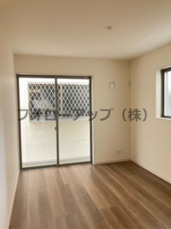 コンパクトで使いやすい洋室です