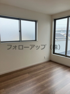 ゆったりした洋室です