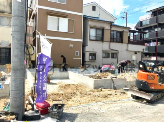 前面道路含む現地写真です