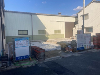 前面道路含む現地写真です