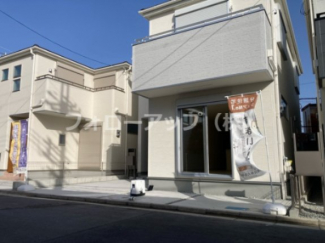 前面道路含む現地写真です