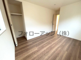 コンパクトで使いやすい洋室です