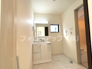 独立洗面台あり、毎朝おしゃれに忙しい女性の方におすすめです