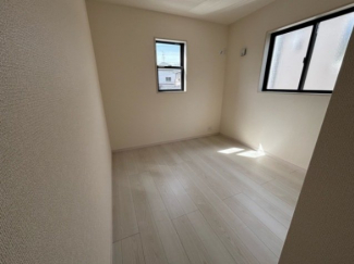 使い勝手のいい洋室です