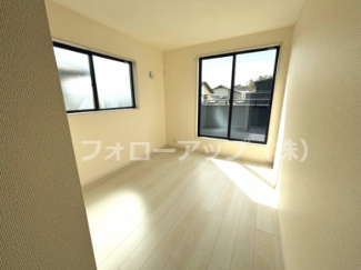 スタンダードな洋室です