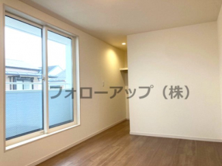 スタンダードな洋室です