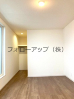 個人の部屋や寝室として使える洋室です