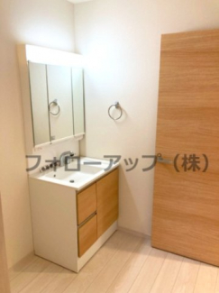 朝の支度にも助かる、独立の洗髪洗面化粧台