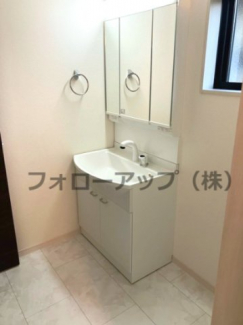 朝の支度にも助かる、独立の洗髪洗面化粧台