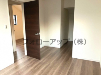 明るい洋室です