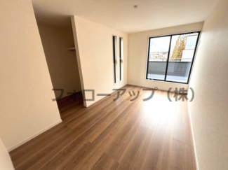 使い勝手のいい洋室です