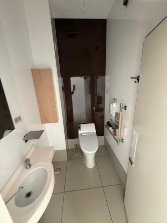 男女兼用トイレになります！男性専用トイレが別途でついているた