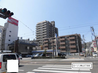 ローソン勝山二丁目店まで109m