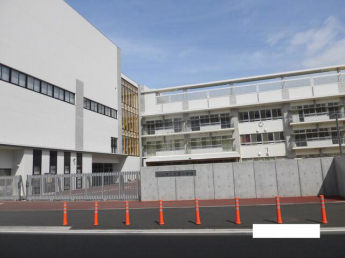 松山市立東雲小学校まで841m