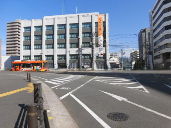 愛媛銀行本店まで292m