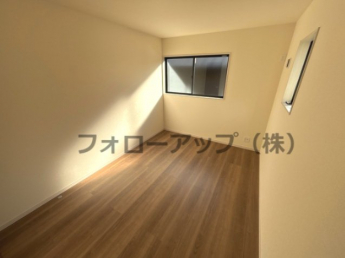 使い勝手のいい洋室です