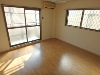 こちらの居間で趣味の時間をお楽しみください