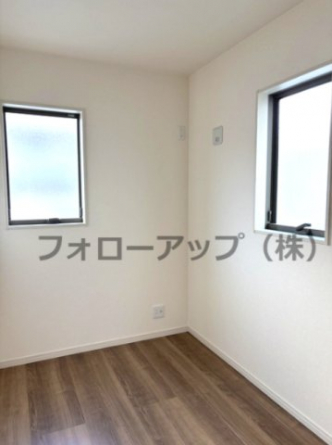 明るい洋室です