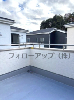 外からの目が気にならないバルコニーで洗濯物が干せます