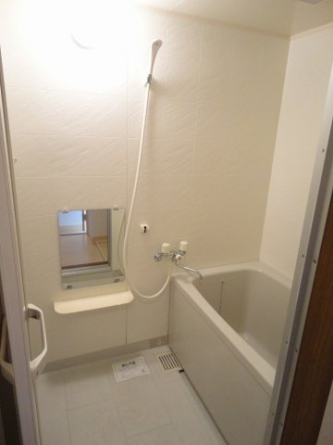 コンパクトで使いやすいお風呂です