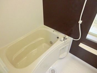 コンパクトで使いやすいお風呂です