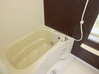 コンパクトで使いやすいお風呂です