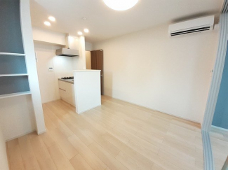 明るい色調の室内です