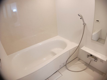 コンパクトで使いやすいお風呂です