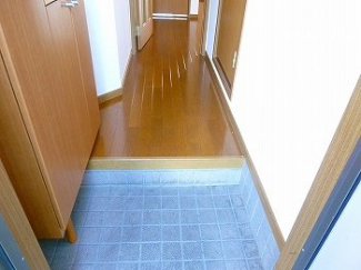 明るい玄関です