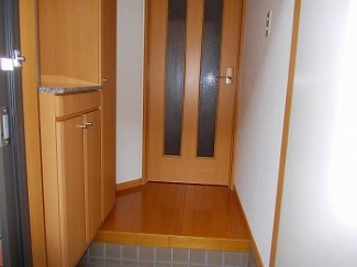 収納もある玄関です