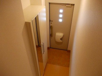 明るい玄関です