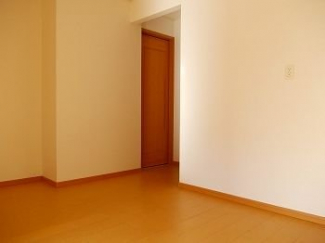 明るい色調の室内です