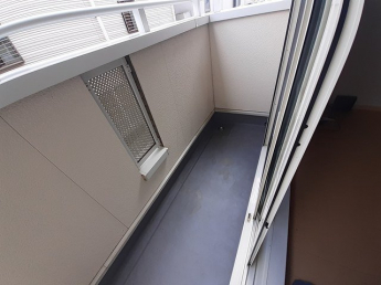 外からの目が気にならないバルコニーで洗濯物が干せます